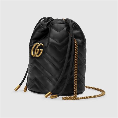 borsa gucci nera monogramma|Mini borsa a secchiello GG Emblem in pelle nera .